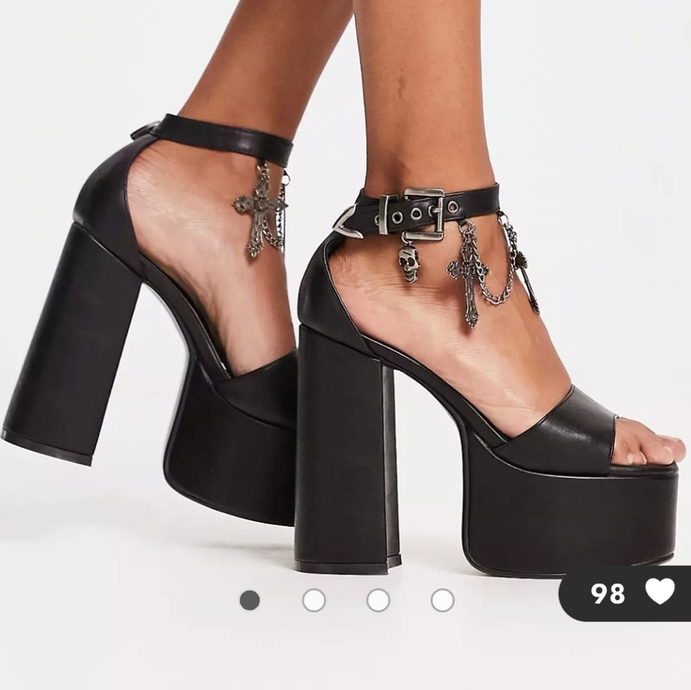 NWT Lamoda platform sandal with chain detail